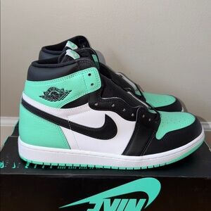 Air Jordan 1 Retro High OG Green Glow DZ5485-130 Men’s Size 11